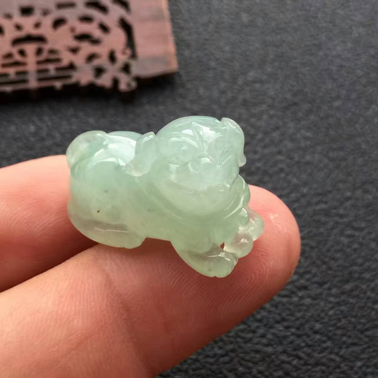 翡翠狗的寓意 翡翠狗适合佩戴的人群