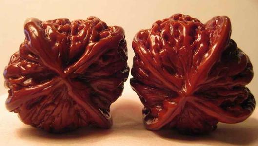 新手怎么选购文玩核桃呢？
