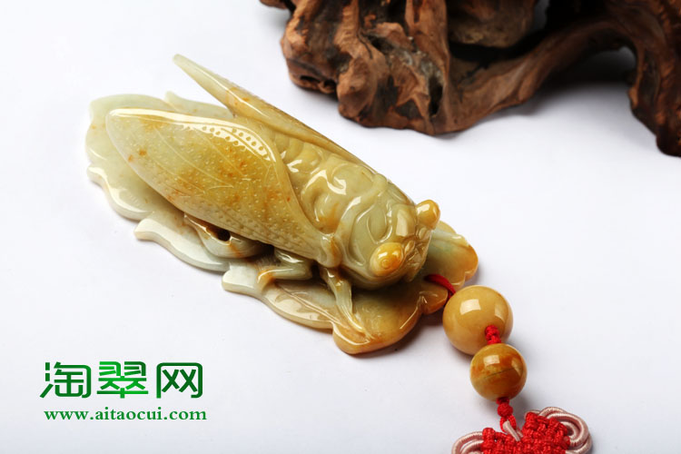 翡翠知识：黄翡翠与绿翡翠相比哪一个更好？