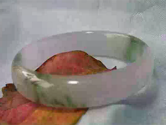 文玩什么是83玉？该如何选购高品质的83玉？