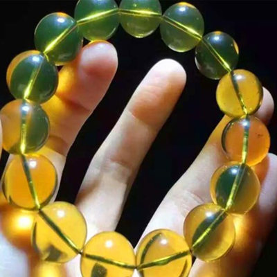 琥珀手链有什么好处 文玩琥珀辨伪常用九种方法