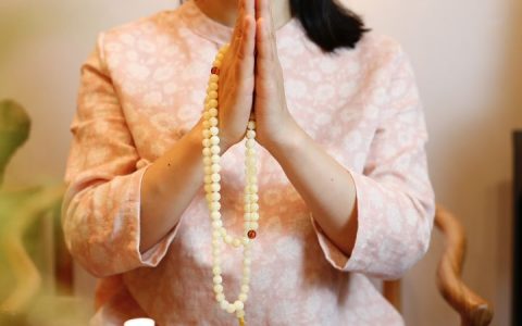 文玩收藏蜜蜡 如何鉴别蜜蜡真假？