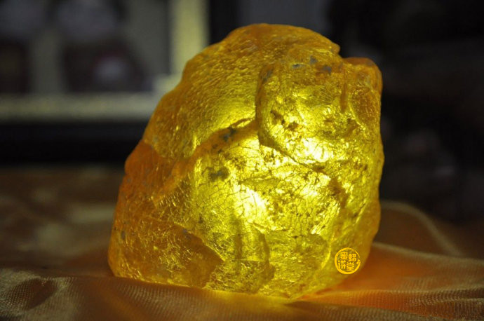 收藏琥珀原石应该怎么玩？