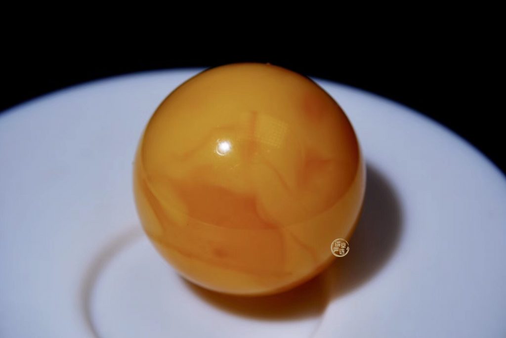 真正的鸡油黄蜜蜡图片！与普通蜜蜡有什么区别？