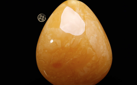 鸡油黄蜜蜡为什么受欢迎？怎么鉴别鸡油黄蜜蜡？