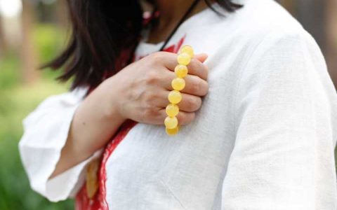 这几款蜜蜡哪个质量好一点？