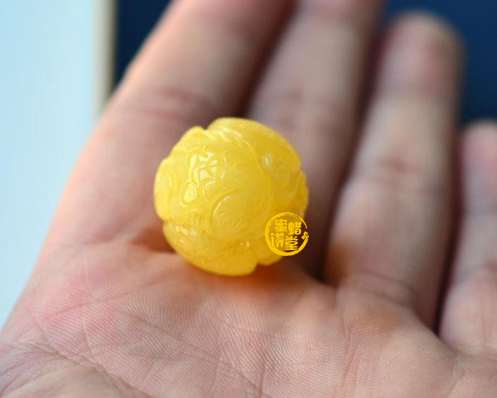 蜜蜡珠子还有这种操作？美翻了的雕刻圆珠