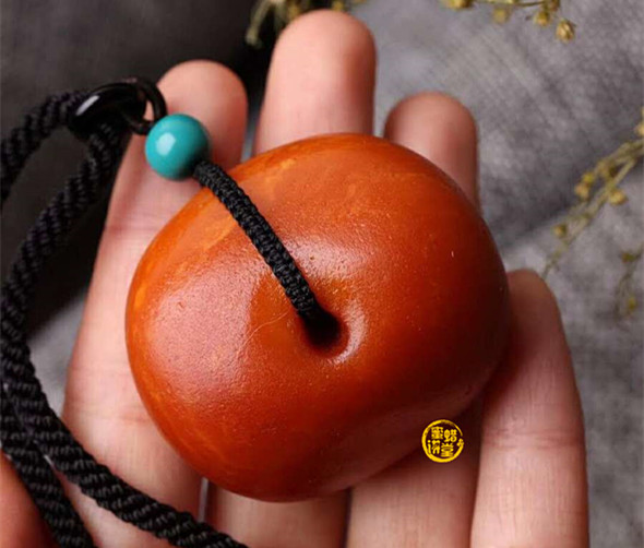 红皮老蜜蜡比黄皮老蜜蜡更老吗？