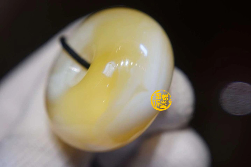 新蜜蜡盘玩多久变色？