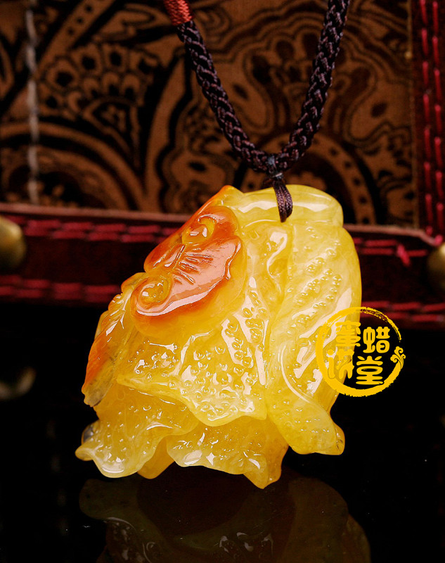 你只知道蜜蜡白菜适合生意人佩戴，其实还有这些招财吊坠！