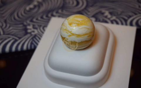 蜜蜡的流淌纹可以有多漂亮？