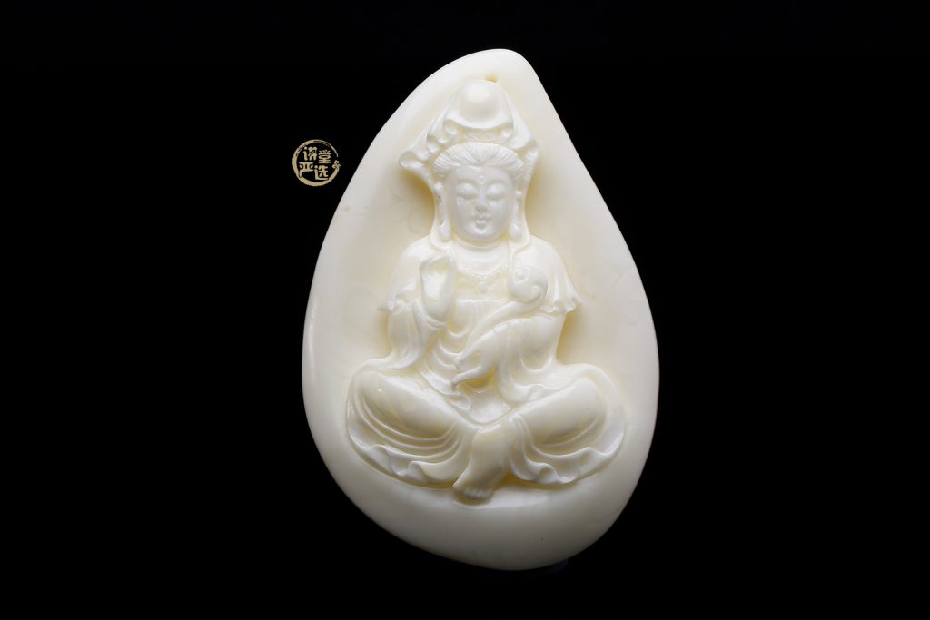 冬季佩戴蜜蜡，健康美丽一辈子，才是人生赢家