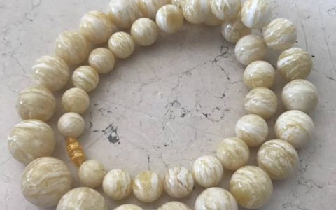 蜜蜡虎皮纹为什么价格更贵？