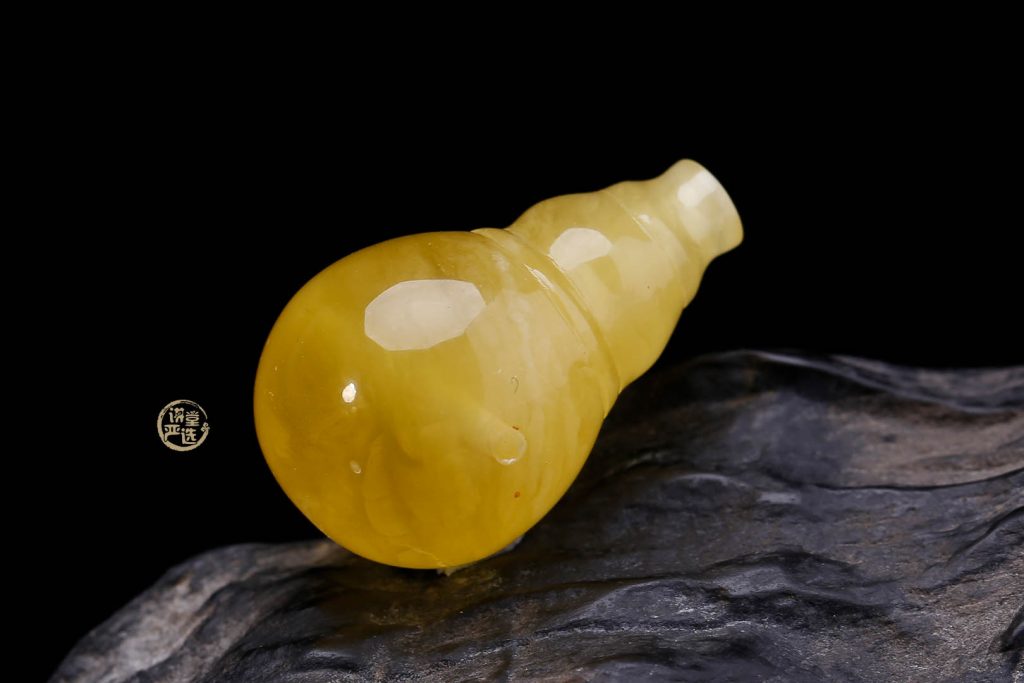 用蜜蜡做配饰到底有多美？看到这些图片你就知道了！