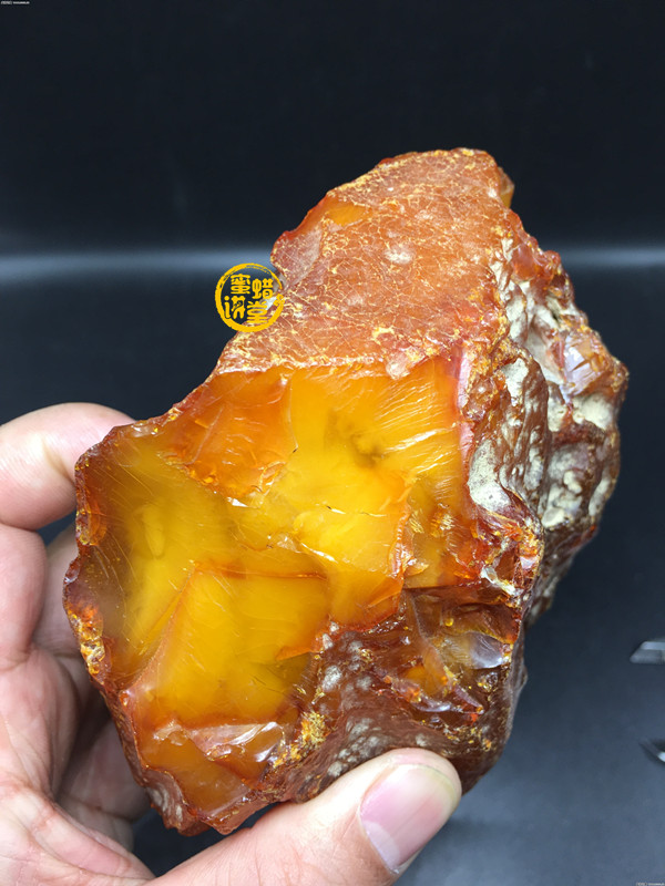 蜜蜡原石挑选的原则是什么？