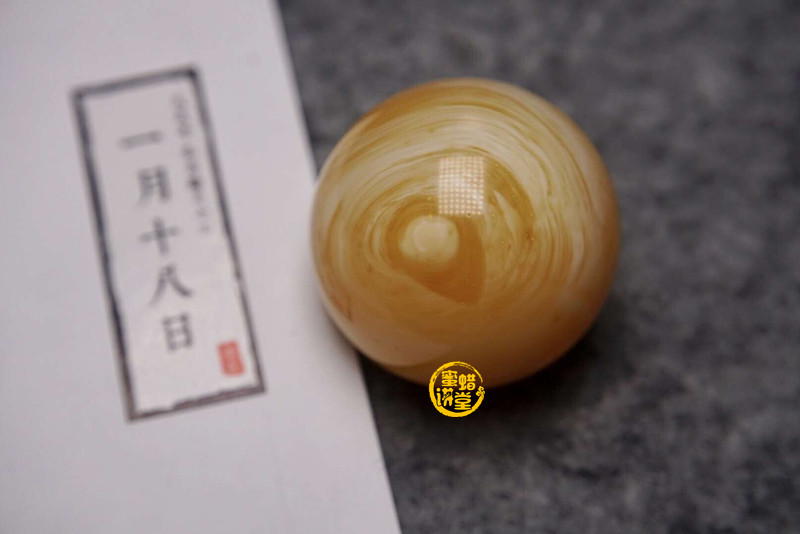 如何让琥珀蜜蜡光泽油润？