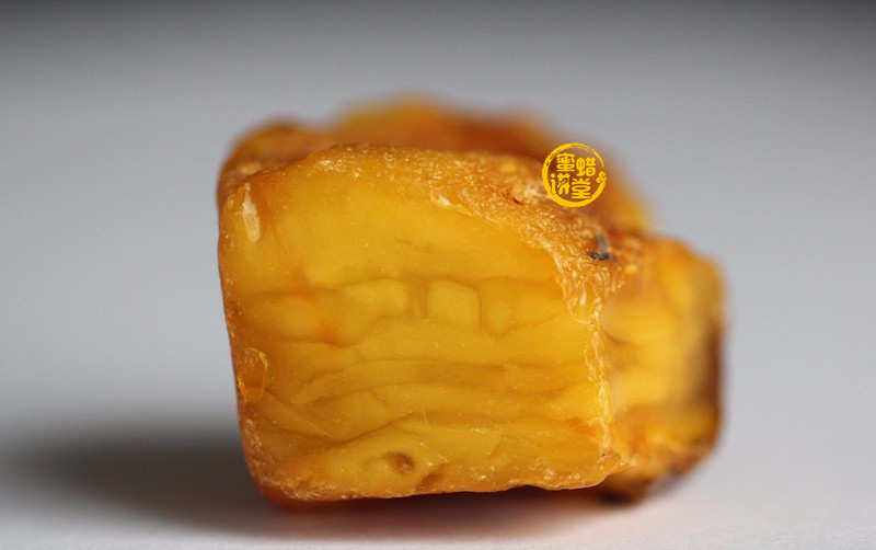 蜜蜡原石是什么？怎样辨别蜜蜡原石的真假？