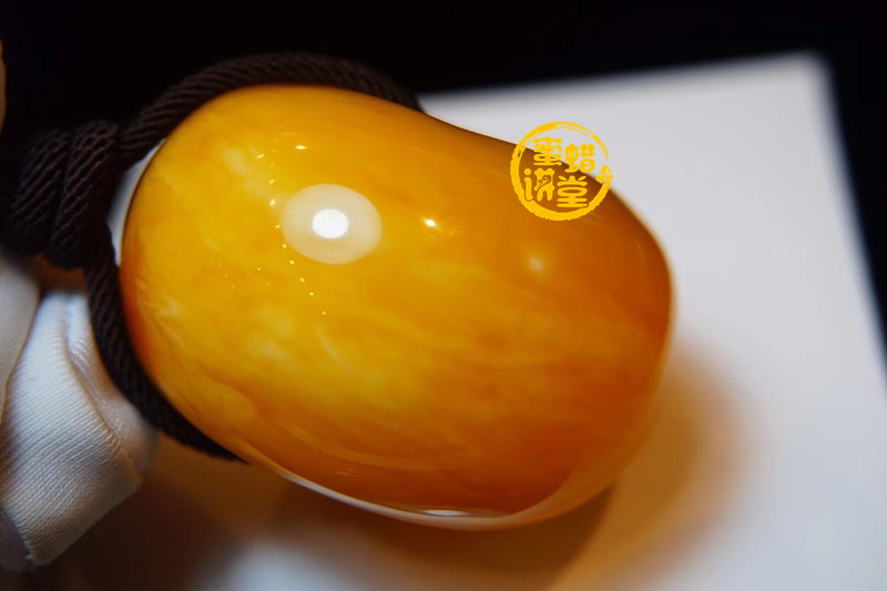 琥珀好还是蜜蜡好？看完这一篇你就知道了！