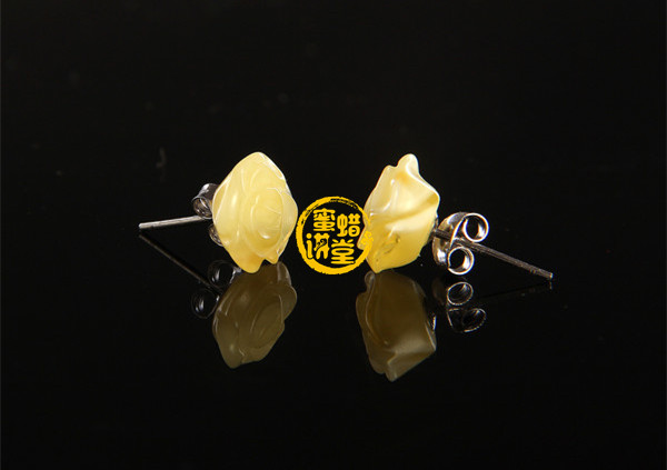 蜜蜡耳钉贵吗？蜜蜡耳钉的佩戴技巧你知道是什么吗？