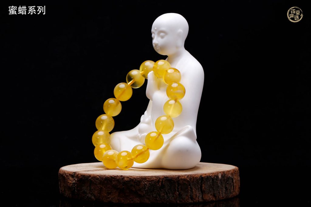 蜜蜡里的“黄金”，买一块能戴一辈子，教你怎么挑选蜜蜡
