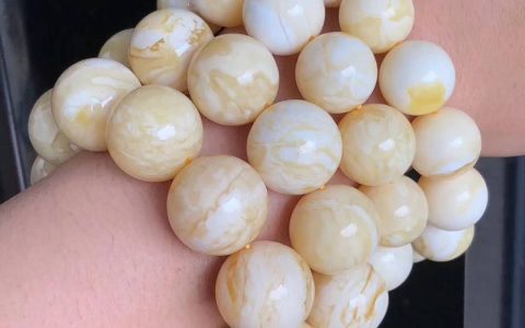 琥珀蜜蜡新概念——满白蜜等于死白？