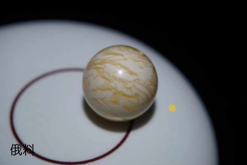 俄料蜜蜡为什么比乌料贵？