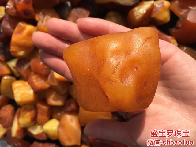 蜜蜡原石怎么挑选,了解这些可以让你少走弯路!