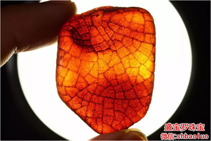 带皮蜜蜡原石多少钱一克,蜜蜡原石有这几种皮超值钱!