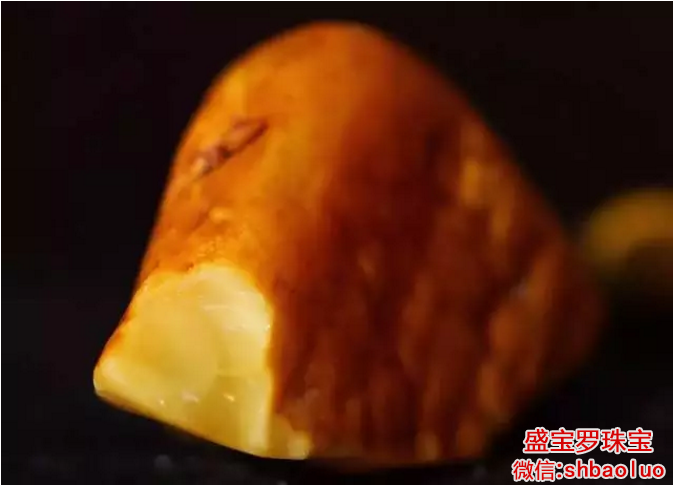 带皮蜜蜡原石多少钱一克,蜜蜡原石有这几种皮超值钱!
