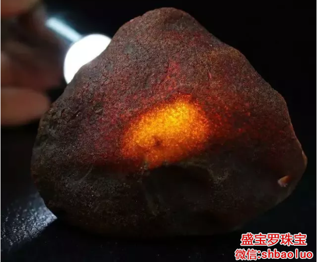 蜜蜡原石怎么挑选,了解这些可以让你少走弯路!