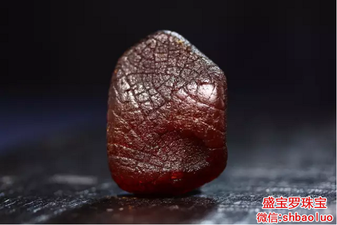 带皮蜜蜡原石多少钱一克,蜜蜡原石有这几种皮超值钱!