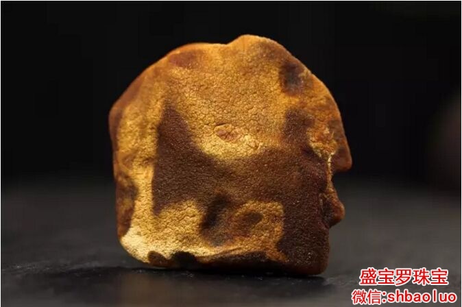 带皮蜜蜡原石多少钱一克,蜜蜡原石有这几种皮超值钱!