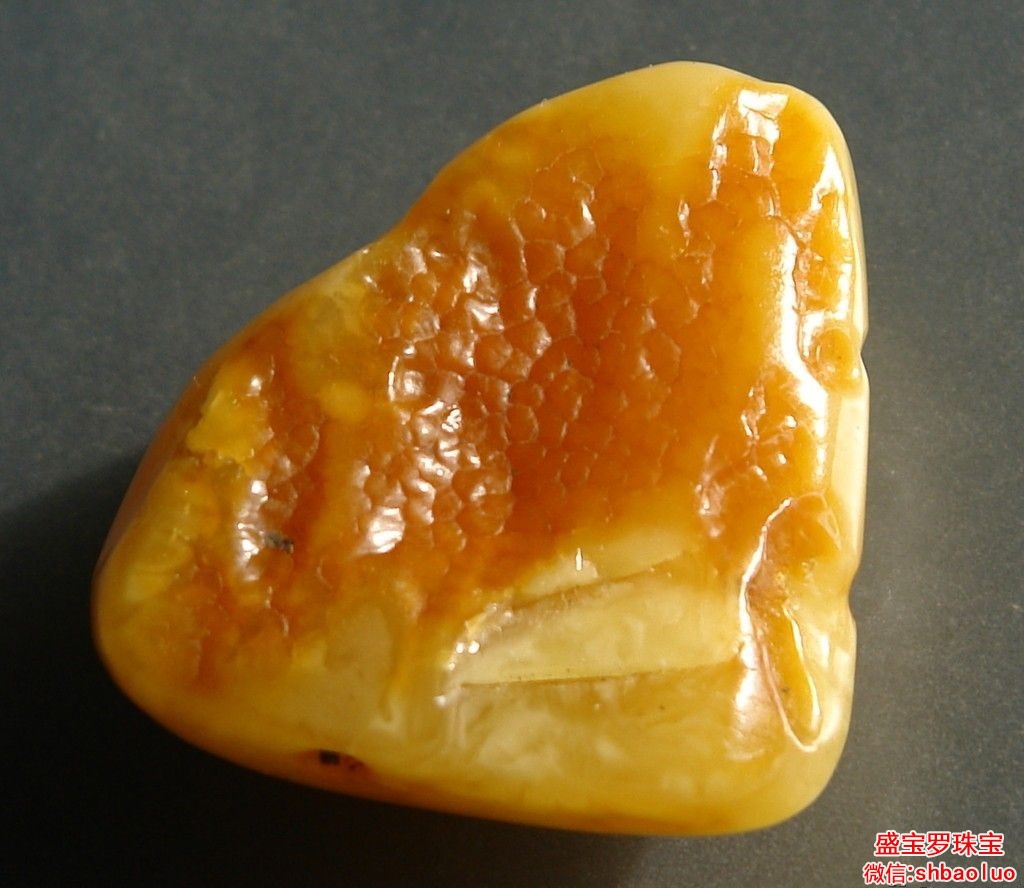 带皮蜜蜡原石多少钱一克,蜜蜡原石有这几种皮超值钱!