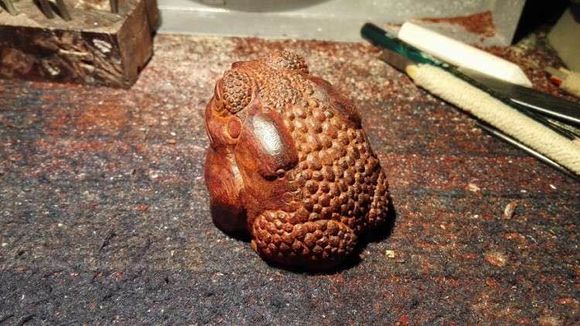 新年发发发:紫檀手把件纳财蟾蜍制作教程 新年发发发:紫檀手把件纳财蟾蜍制作教程 文玩天下 第6张 新年发发发:紫檀手把件纳财蟾蜍制作教程 文玩天下 第6张