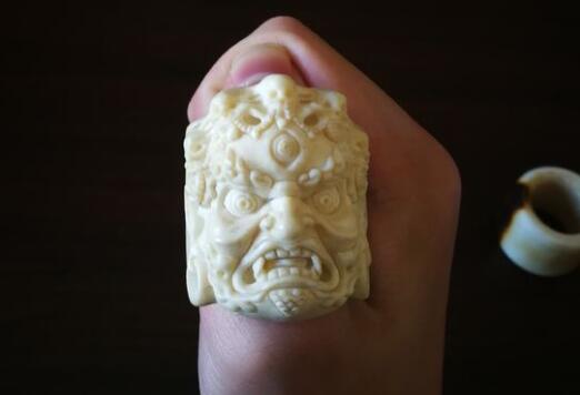 鹿角扳指:蒙古族特色的物件,射箭时用的 鹿角扳指:蒙古族特色的物件,射箭时用的 文玩天下 第1张 鹿角扳指:蒙古族特色的物件,射箭时用的 文玩天下 第1张