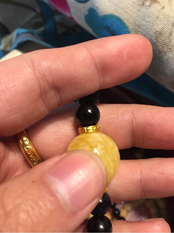 富二代玩法:蜜蜡配耶蒂今日定妆效果杠杠滴 富二代玩法:蜜蜡配耶蒂今日定妆 效果杠杠滴 文玩天下 第6张 富二代玩法:蜜蜡配耶蒂今日定妆 效果杠杠滴 文玩天下 第6张