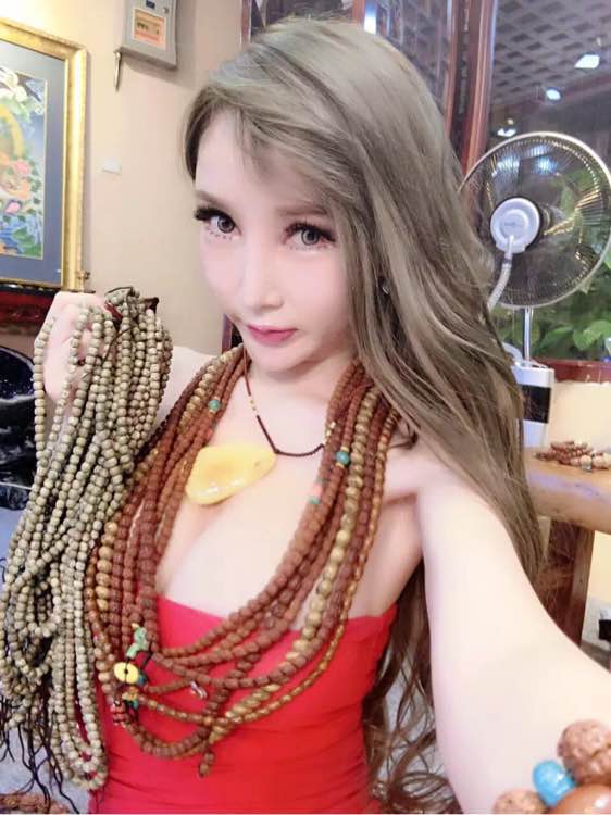 文玩店女老板也是蛮拼的大尺度出镜宣传店铺 文玩店女老板也是蛮拼的 大尺度出镜宣传店铺 文玩天下 第4张 文玩店女老板也是蛮拼的 大尺度出镜宣传店铺 文玩天下 第4张