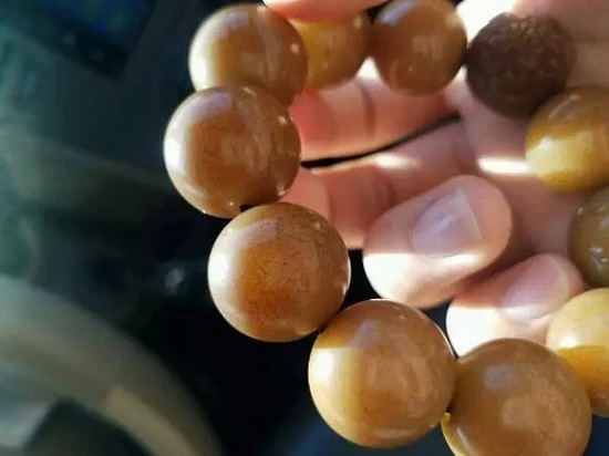 是时候开撸了,最适合夏天盘玩的文玩手串 是时候开撸了,最适合夏天盘玩的文玩手串 文玩天下 第4张 是时候开撸了,最适合夏天盘玩的文玩手串 文玩天下 第4张