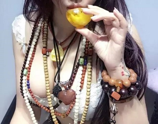 胸大的妹子玩文玩,说多了都是泪 胸大的妹子玩文玩,说多了都是泪 文玩天下 第1张 胸大的妹子玩文玩,说多了都是泪 文玩天下 第1张