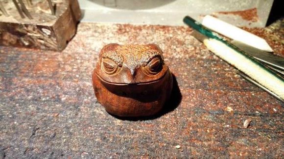 新年发发发:紫檀手把件纳财蟾蜍制作教程 新年发发发:紫檀手把件纳财蟾蜍制作教程 文玩天下 第9张 新年发发发:紫檀手把件纳财蟾蜍制作教程 文玩天下 第9张