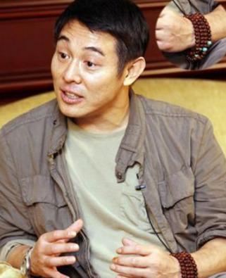 盘点娱乐圈的大咖们都戴什么手串儿 盘点娱乐圈的大咖们都戴什么手串儿 文玩天下 第10张 盘点娱乐圈的大咖们都戴什么手串儿 文玩天下 第10张