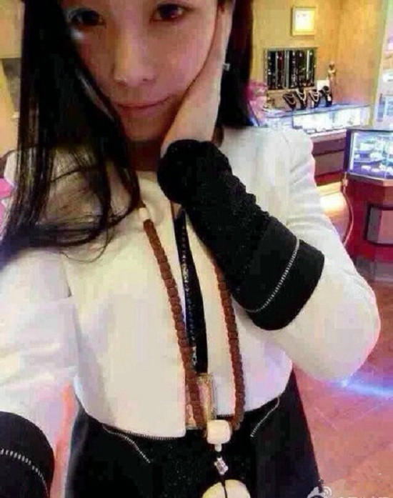盘玩佛珠手串的那些美女们 盘玩佛珠手串的那些美女们 文玩天下 第6张 盘玩佛珠手串的那些美女们 文玩天下 第6张