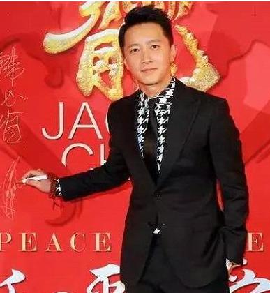 盘点娱乐圈的大咖们都戴什么手串儿 盘点娱乐圈的大咖们都戴什么手串儿 文玩天下 第4张 盘点娱乐圈的大咖们都戴什么手串儿 文玩天下 第4张