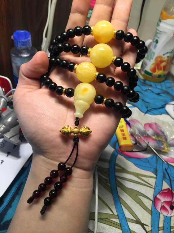 富二代玩法:蜜蜡配耶蒂今日定妆效果杠杠滴 富二代玩法:蜜蜡配耶蒂今日定妆 效果杠杠滴 文玩天下 第1张 富二代玩法:蜜蜡配耶蒂今日定妆 效果杠杠滴 文玩天下 第1张