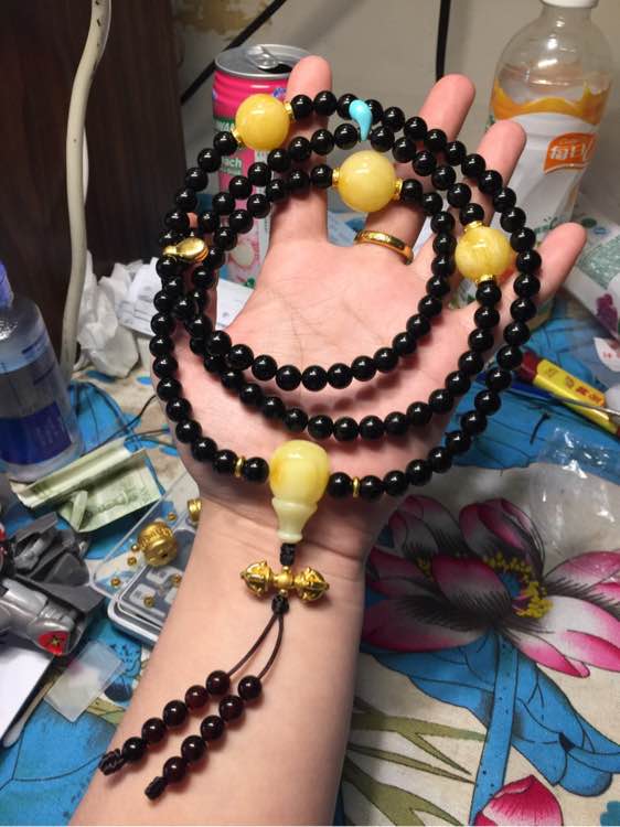 富二代玩法:蜜蜡配耶蒂今日定妆效果杠杠滴 富二代玩法:蜜蜡配耶蒂今日定妆 效果杠杠滴 文玩天下 第3张 富二代玩法:蜜蜡配耶蒂今日定妆 效果杠杠滴 文玩天下 第3张