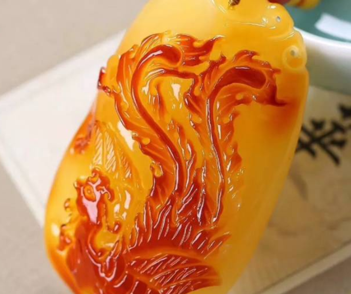 鸡油红蜜蜡返花 鸡油红蜜蜡的特点 鸡油红蜜蜡返花 鸡油红蜜蜡的特点