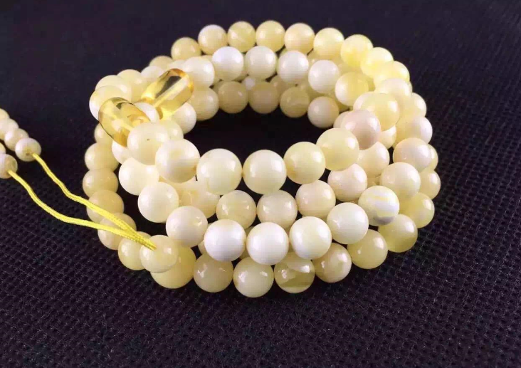 白蜜蜡是什么 白蜜蜡的功效及作用 白蜜蜡是什么 白蜜蜡的功效及作用