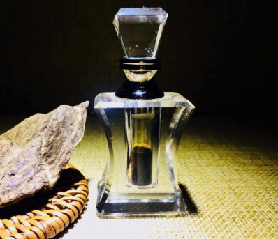 沉香精油擦脸的功效与作用 沉香精油擦脸的用法 沉香精油擦脸的功效与作用 沉香精油擦脸的用法
