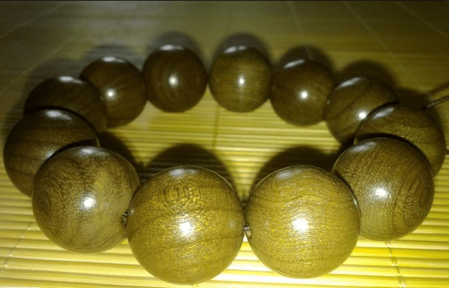 金丝楠木阴沉木手串怎样盘玩 金丝楠木阴沉木手串的盘玩方法 金丝楠木阴沉木手串怎样盘玩 金丝楠木阴沉木手串的盘玩方法