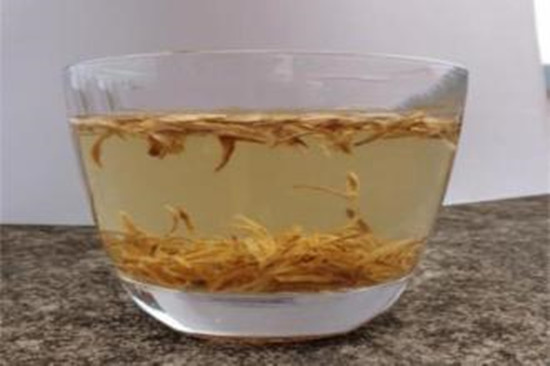 沉香泡酒的功效和作用 沉香泡酒的好处 沉香泡酒的功效和作用 沉香泡酒的好处